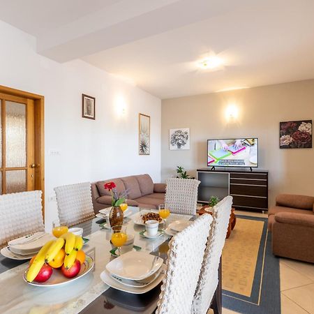 Apartment For 5 Makarska Exterior foto