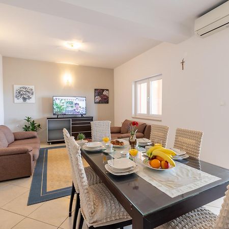 Apartment For 5 Makarska Exterior foto