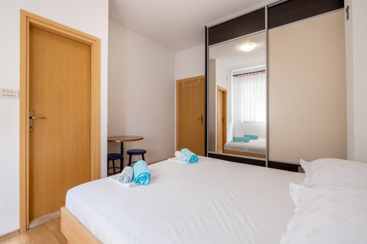 Apartment For 5 Makarska Exterior foto