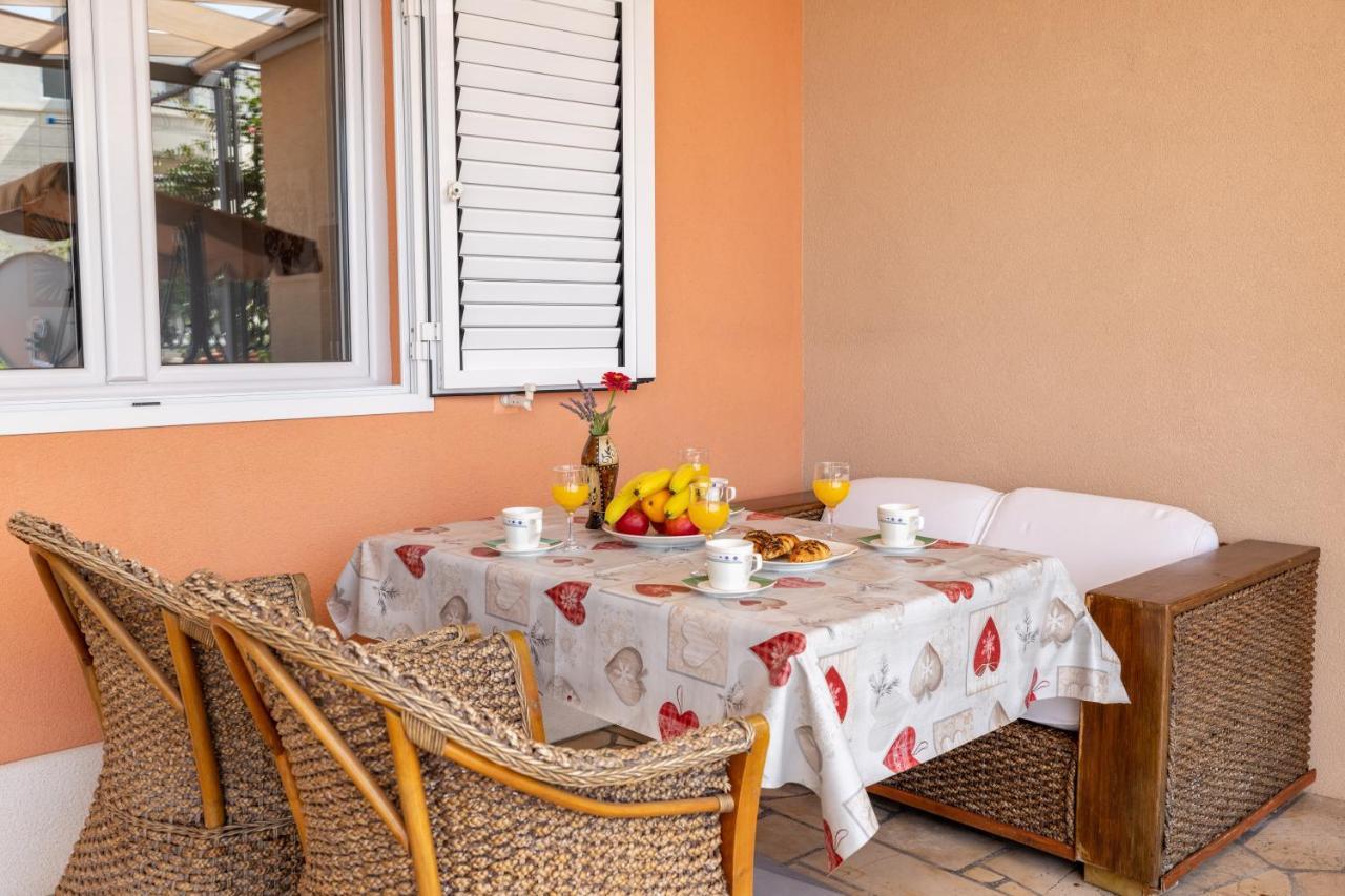 Apartment For 5 Makarska Exterior foto