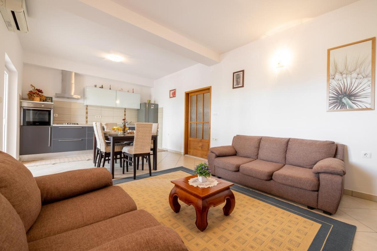 Apartment For 5 Makarska Exterior foto